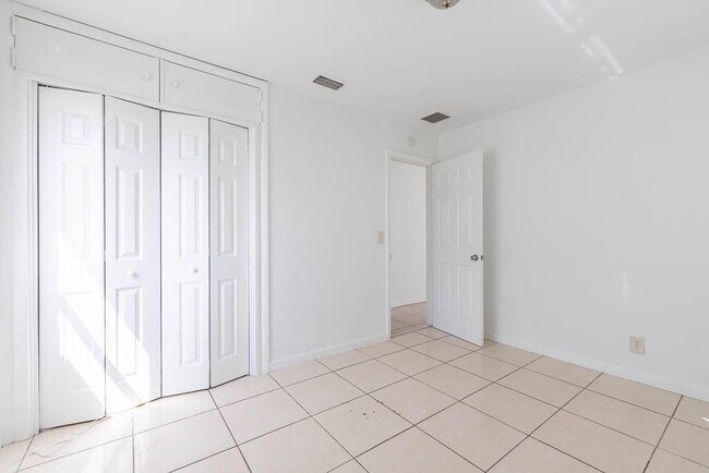 Foto del edificio - 314 E Gateway Blvd
