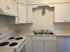 Building Photo - 561 N Sparn St