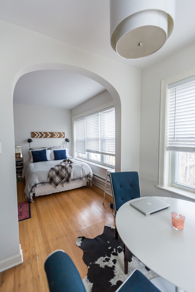 Foto del edificio - 4105 N Damen Ave