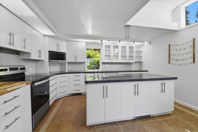 Foto del edificio - 3bd/1.75ba Shoreline Home