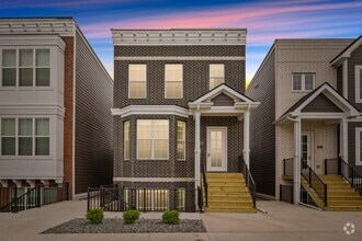Building Photo - 1204 SW Franklin Dr