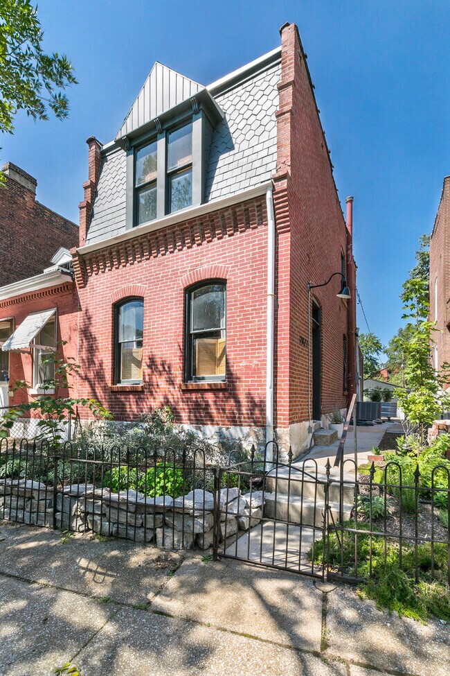 Building Photo - 2827 McNair Ave