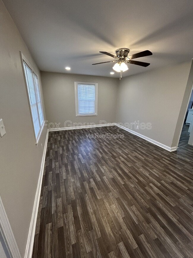 Building Photo - 402 S Yates St