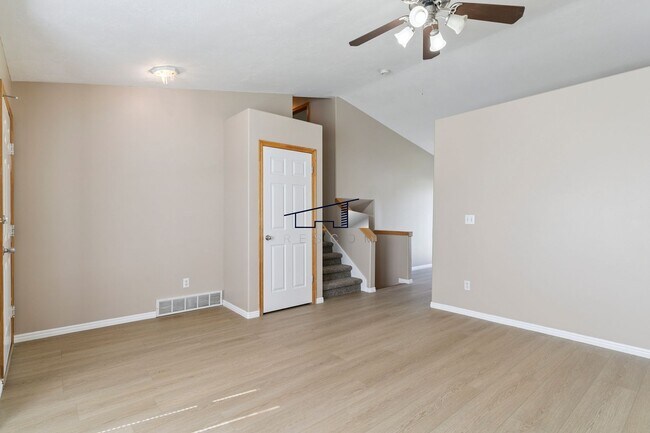 Building Photo - Updated Roy Utah 5 Bedroom 2 Bathroom Home!!