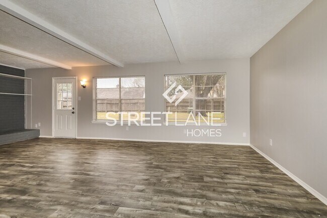 Building Photo - REDUCED!