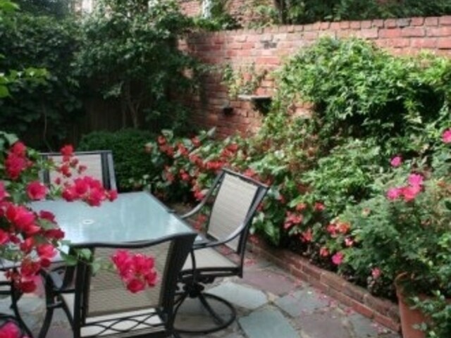 Foto del edificio - 2726 Dumbarton St NW, Washington, DC 20007