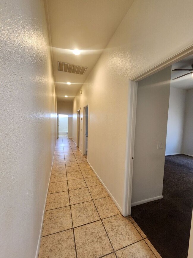 Foto del edificio - 3 Bedroom 2 Bath Townhouse