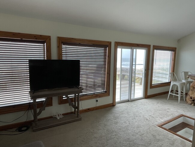 Building Photo - 3722 Bay Oaks Pl