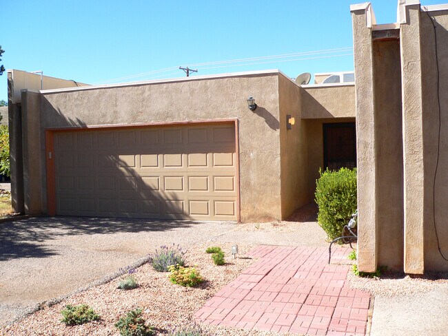 Building Photo - 1808 Tramway Terrace Loop NE