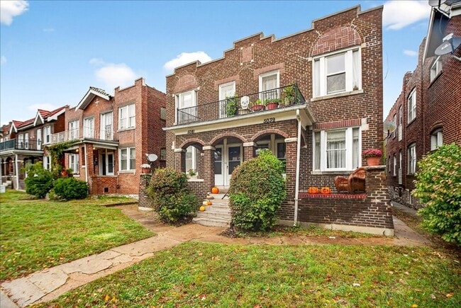 Building Photo - Sh'Cuuute!