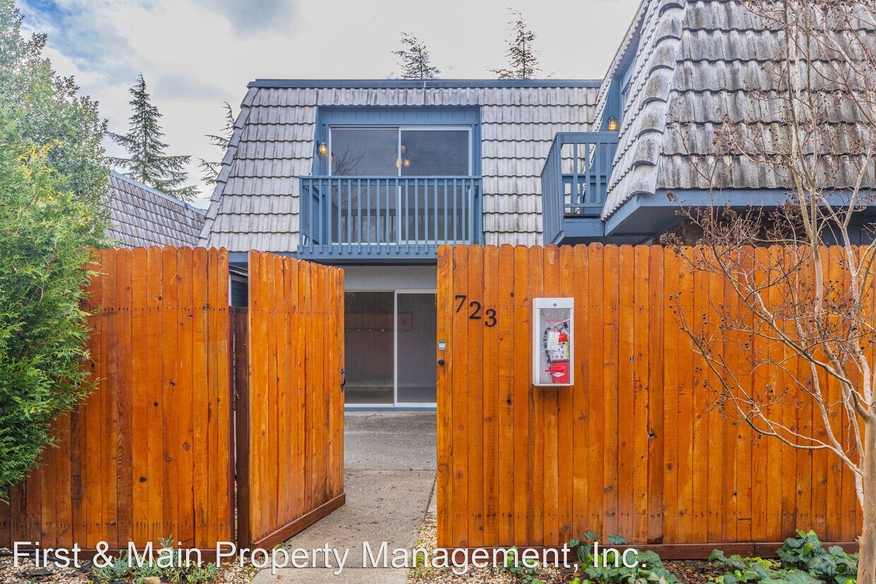 2 br, 1.5 bath House 723 Marsh Drive House Rental in Napa, CA