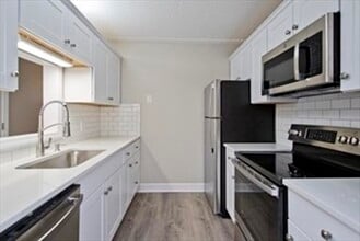 Building Photo - 14 Maple Crest Cir