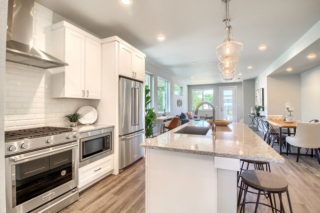 Foto del edificio - 3588 S Emerson St