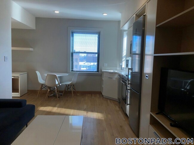 Building Photo - 115 Mt Auburn St