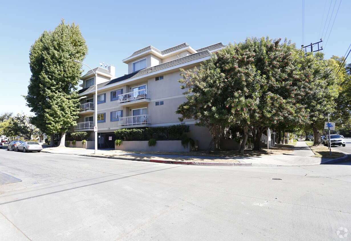 Primary Photo - 10853 Camarillo St