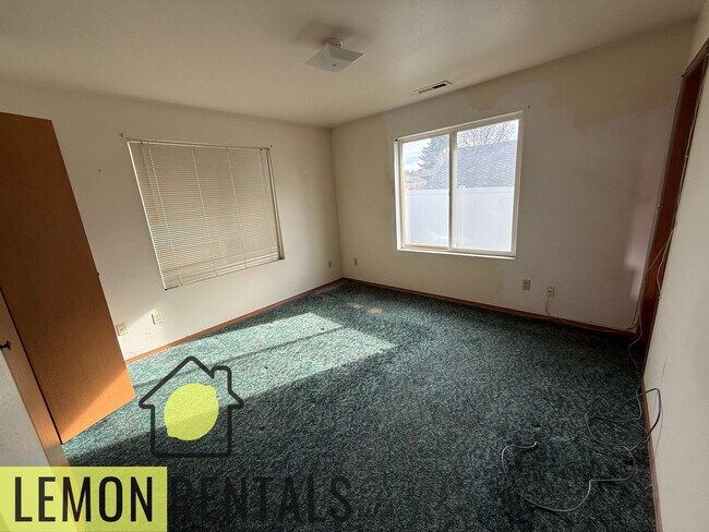 Foto del edificio - 3610 McLean Dr