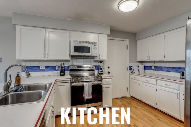 Building Photo - 3149 Oak Cir N