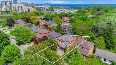 Building Photo - 3040 Riverview St