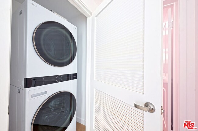 Foto del edificio - 14606 Sylvan St