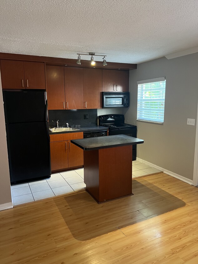 Foto principal - 2505 E Central Blvd