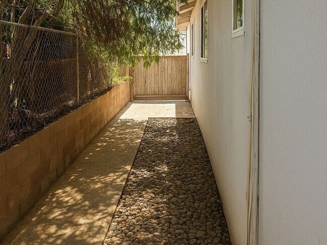 Foto del edificio - 2 Bedroom Bakersfield Beauty!