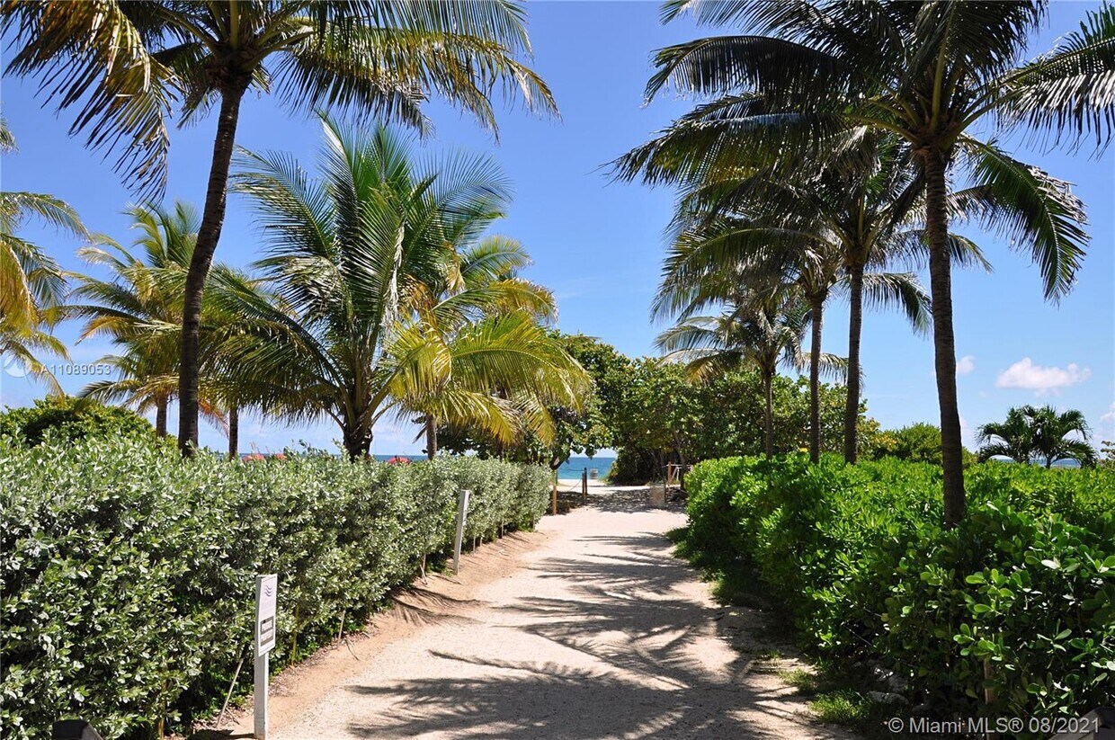 Primary Photo - 9195 Collins Ave