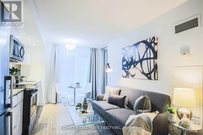 Photo du bâtiment - 705-4k Spadina Ave.