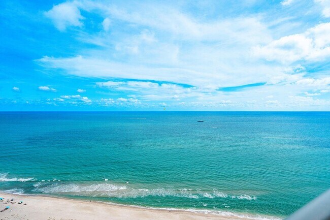 Foto del edificio - 3000 N Ocean Dr