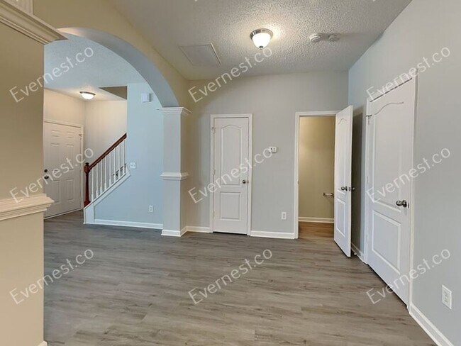 Foto del edificio - 8633 Thomas Ln