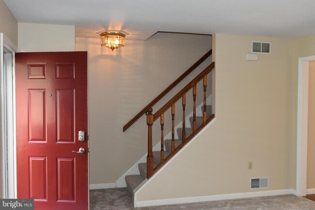 Building Photo - 6141 Haymarket Way