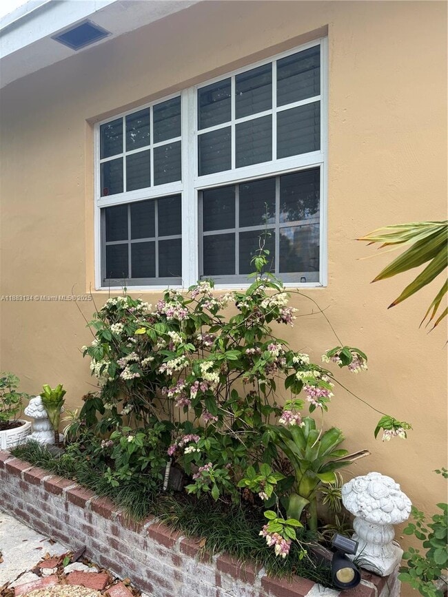 Building Photo - 2424 SW 18th Ave