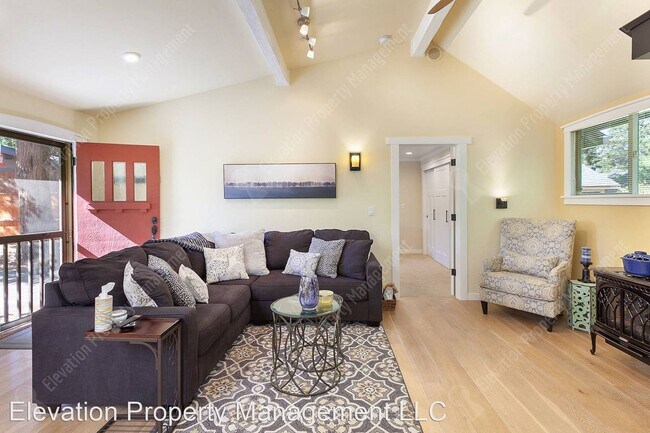 Building Photo - 1 br, 1 bath House - 249 NW St Helens Pl