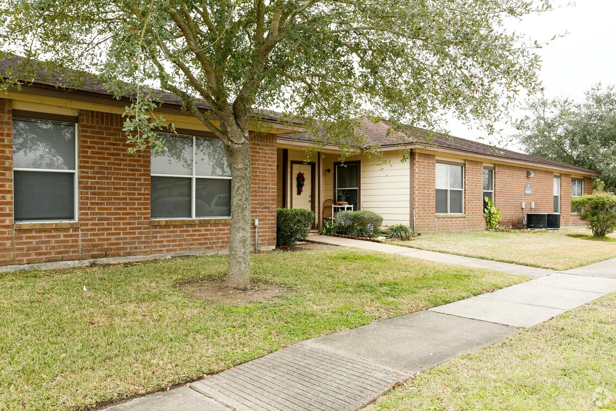 Apartment Building - Simmons Gardens