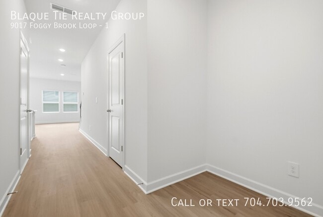 Building Photo - 9017 Foggy Brk Lp