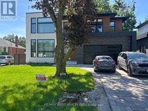 Building Photo - 506 Wellington Crescent