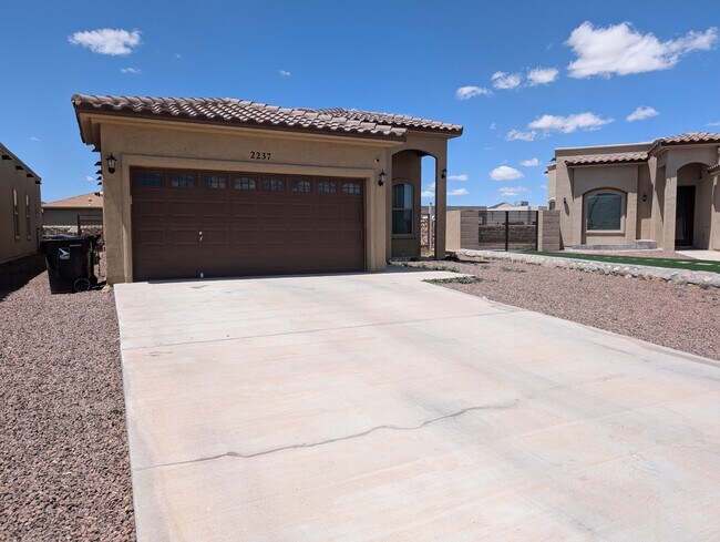 Foto del edificio - 2237 Boy Scout Ct