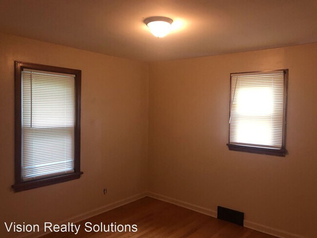 Building Photo - 3 br, 1 bath House - 375 Adrian