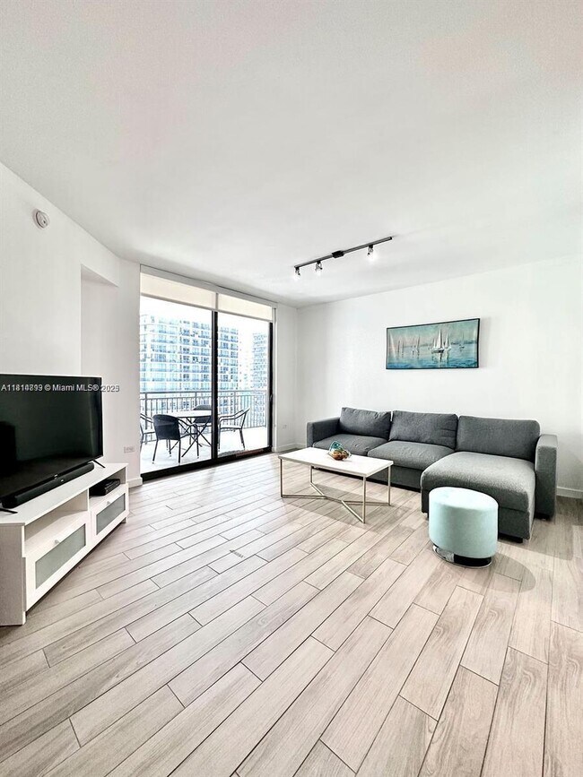 Foto del edificio - 999 SW 1st Ave