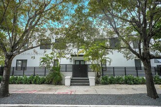 Building Photo - 638 SW 21st Ave