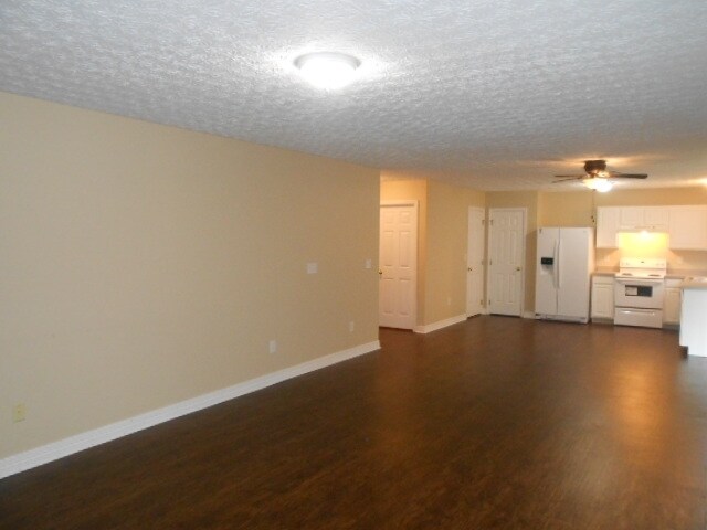 Building Photo - 82 Richard Ave