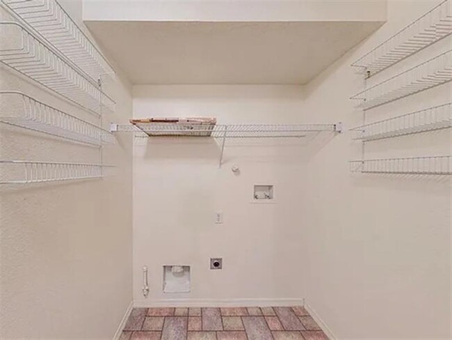 Building Photo - Perfect home
