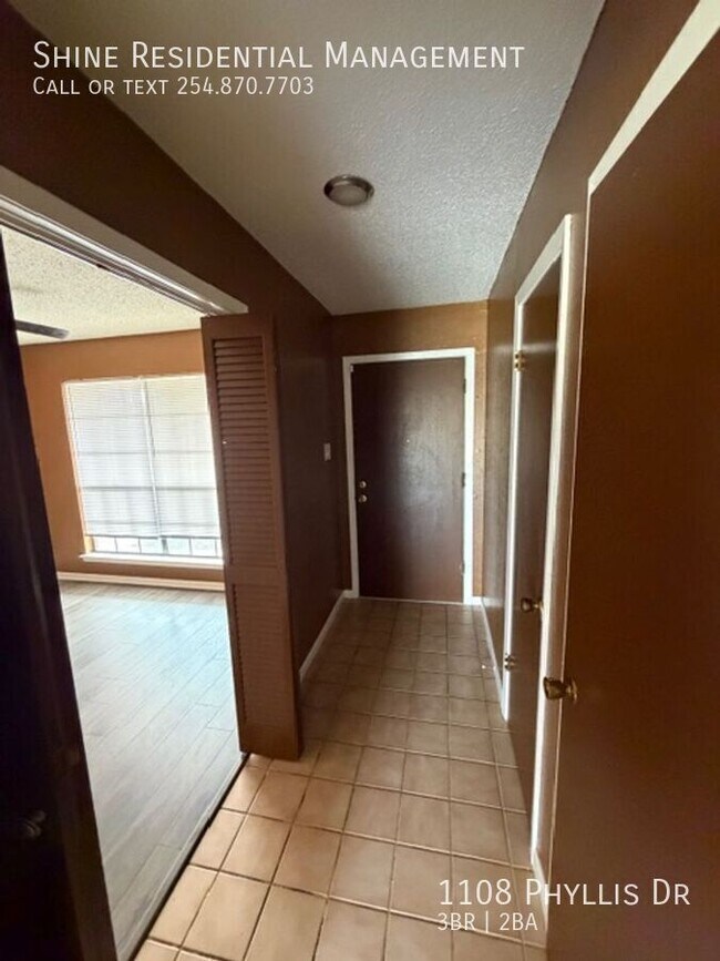 Foto del edificio - 1108 Phyllis Dr