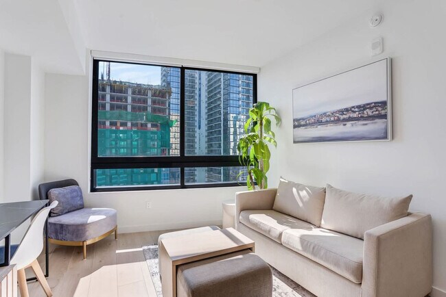 Building Photo - 225 N Miami Ave
