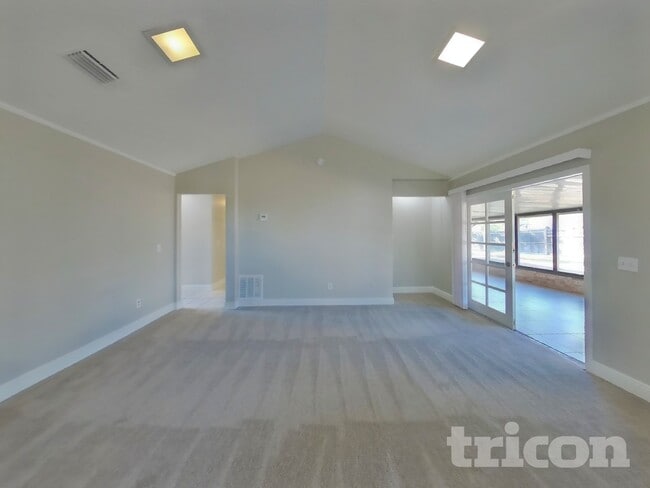 Building Photo - 1734 Alder Dr