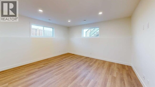 Building Photo - 93 Sunset Dr