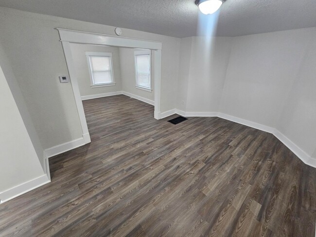 Building Photo - 618 Catalpa Ave