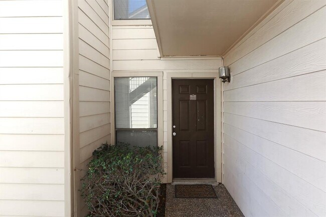 Building Photo - 2277 S Kirkwood Rd