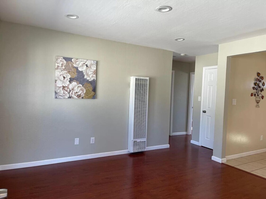 Foto principal - 238 Erie Way
