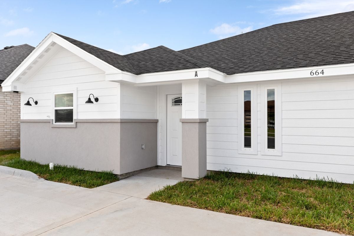 Foto principal - 664 Marrs Ave