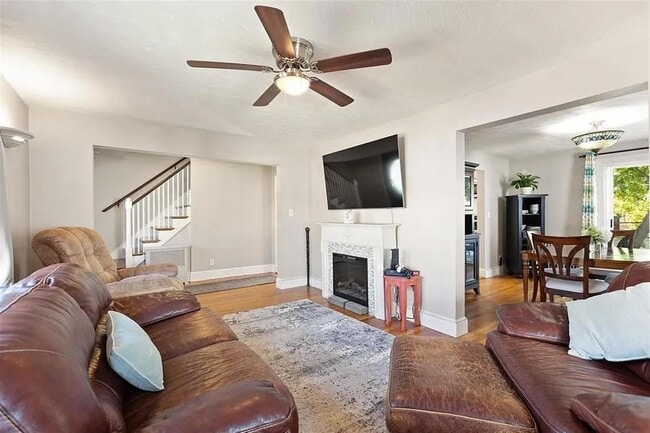 Building Photo - 7 Maynard St